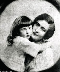 Agatha con la figlia Rosalind