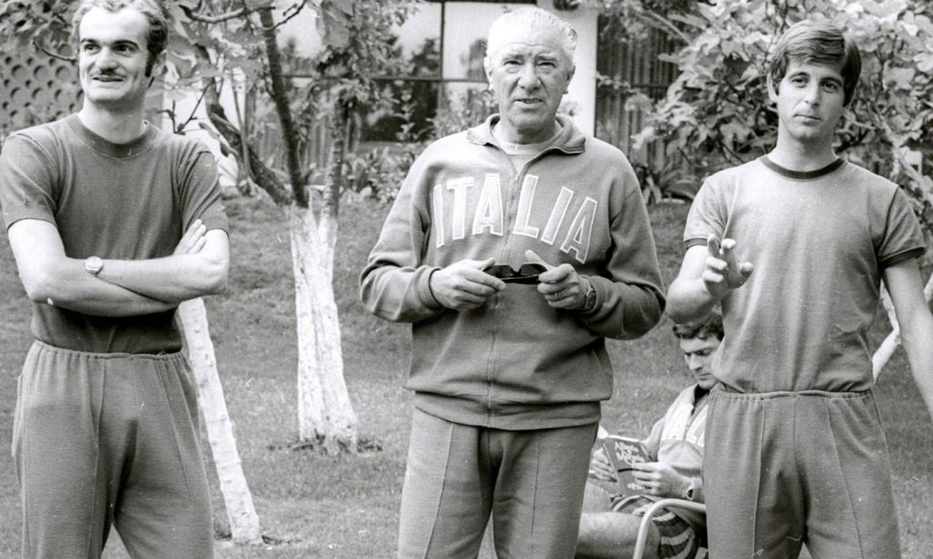 Ferruccio Valcareggi con la più celebre delle staffette azzurre