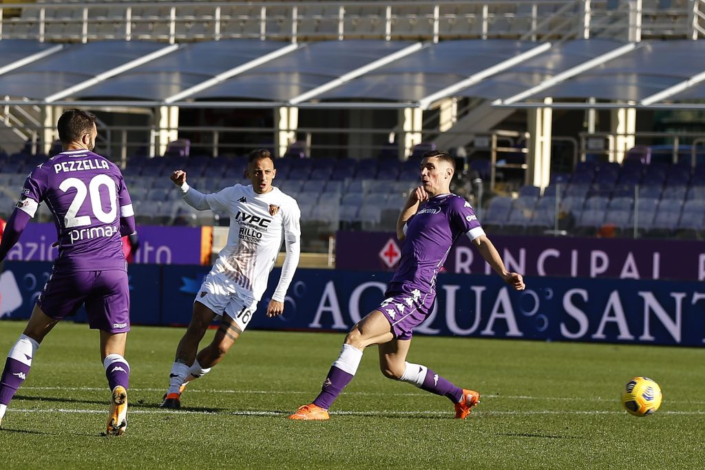FLORENCE, ITALY - NOVEMBER 22: Riccardo Improta of Benevento Calcio scores the opening goal during the Serie A match between ACF Fiorentina and Benevento Calcio at Stadio Artemio Franchi on November 22, 2020 in Florence, Italy. (Photo by Gabriele Maltinti/Getty Images)