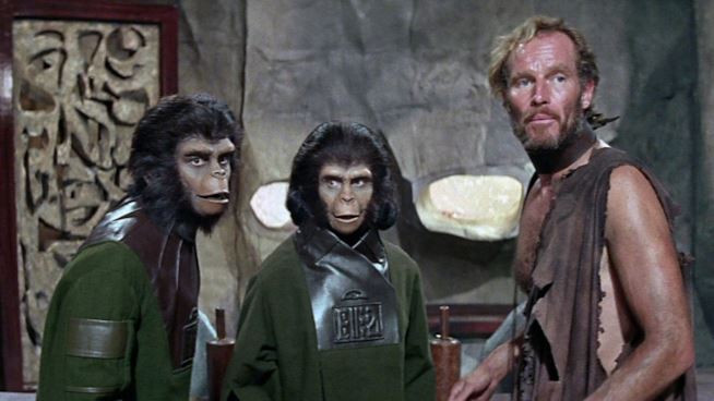Da sinistra: Roddy McDowall, Kim Hunter e Charlton Heston in “Il pianeta delle Scimmie”