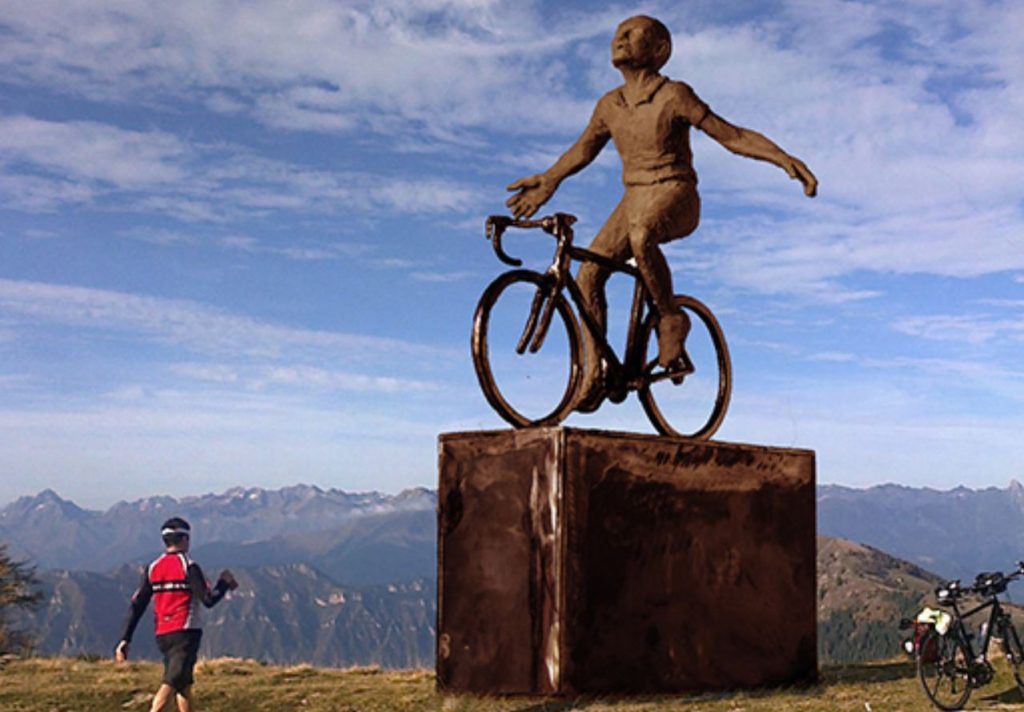 L'ultimo monumento in ordine di tempo dedicato a Marco Pantani, a Plan di Montecampione dove nel giugno del 1998 ipotecò la vittoria al Giro d'Italia.