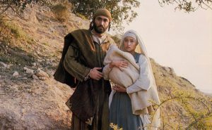 Yorgo Voiagis e Olivia Hussey rispettivamente Giuseppe e Maria