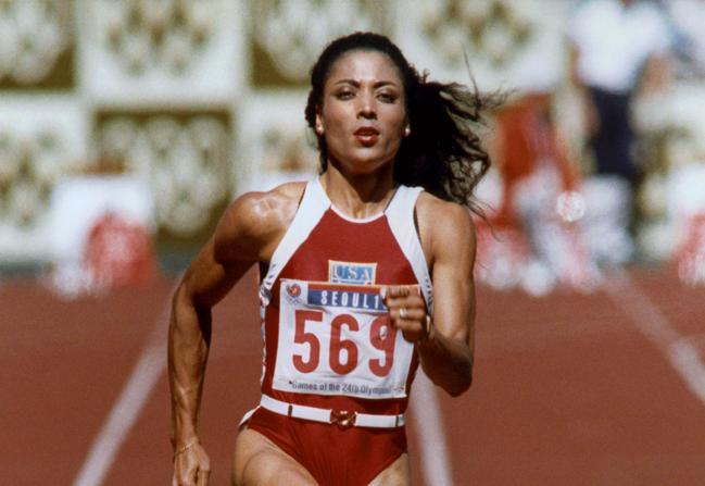 Sulla tomba di Florence Griffith-Joyner: «I love you Mommy We miss you so much. Husband & Daughter Family & Friends Sleep My Love, until we are together again.» 