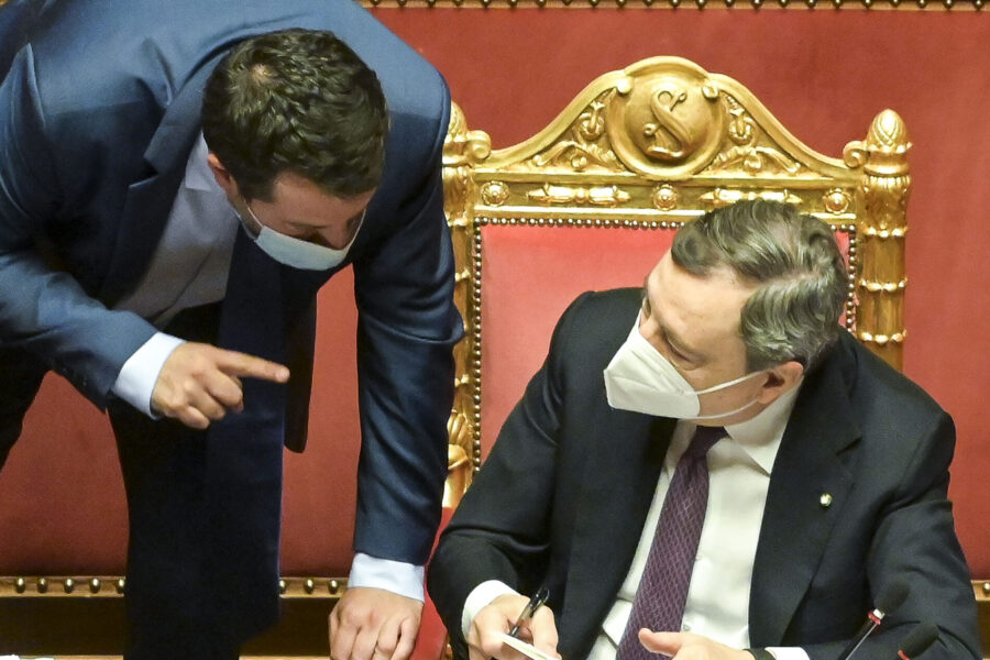 Draghi con Salvini, notare la postura di quest'ultimo, il linguaggio del corpo non mente mai