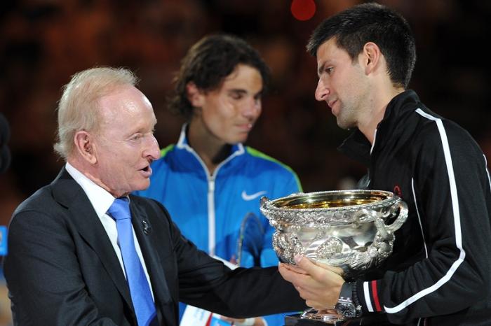 Rod Laver premia Novak Djokovic