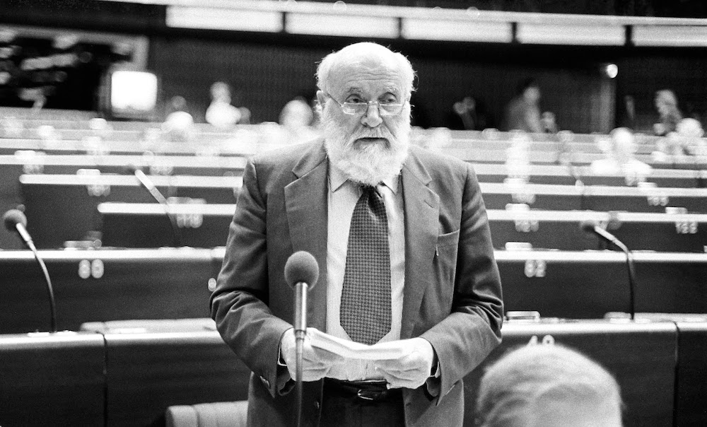 Altiero Spinelli nel 1983 al parlamento europeo di Strasburgo